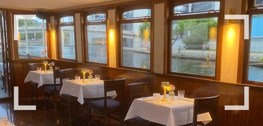 Berlin: Historic Boat Sightseeing City Center Tour - Drinks, music, and the onboard atmosphere