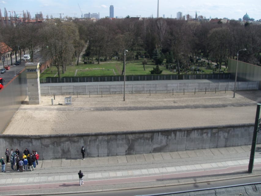 Berlin Wall History Small Group Cycling Tour - Chausseestraße, Invaliden Cemetery, and Günter Litfin