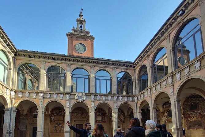 Best of Bologna in one day : Food, architecture, art and history - San Giacomo Maggiore and the Bentivoglio Chapel