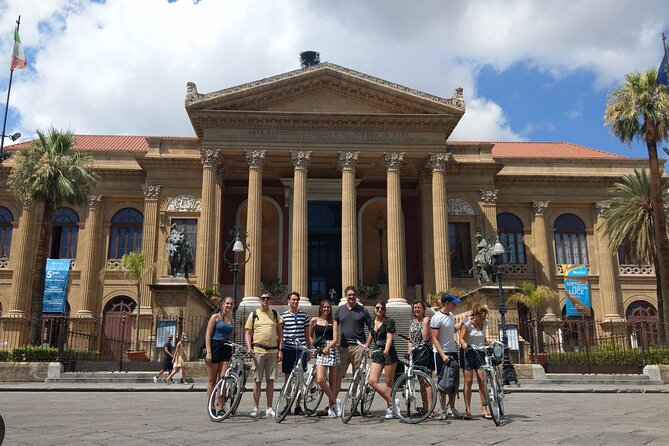 Bike tour of the historic center of Palermo with tasting - Porta Nuova and the Norman Palace from outside