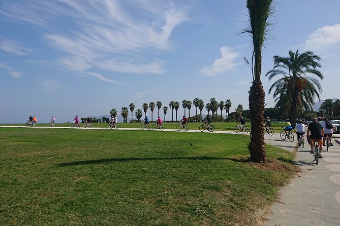 Bike tour of the historic center of Palermo with tasting - Teatro Massimo and Piazza Castelnuovo