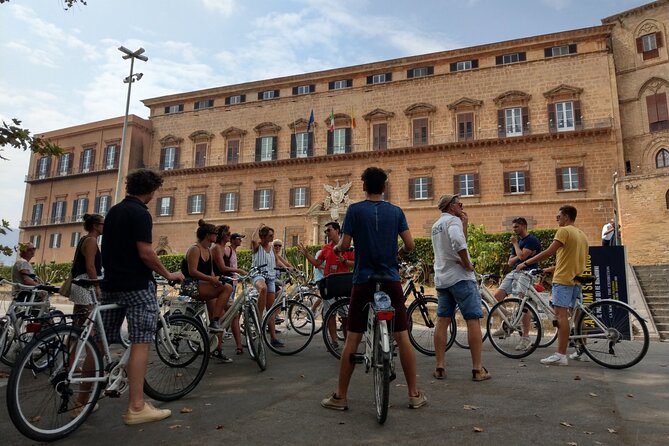 Bike tour of the historic center of Palermo with tasting - Palermo Marina Yachting and La Cala