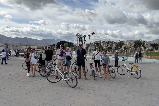 Bike tour of the historic center of Palermo with tasting - Piazza Pretoria and Quattro Canti: Palermo’s grand opening