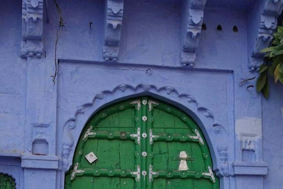 Blue City Heritage Walking Tour With Pick Up & Drop Off - Ranisar Lake and a quieter side of the old city