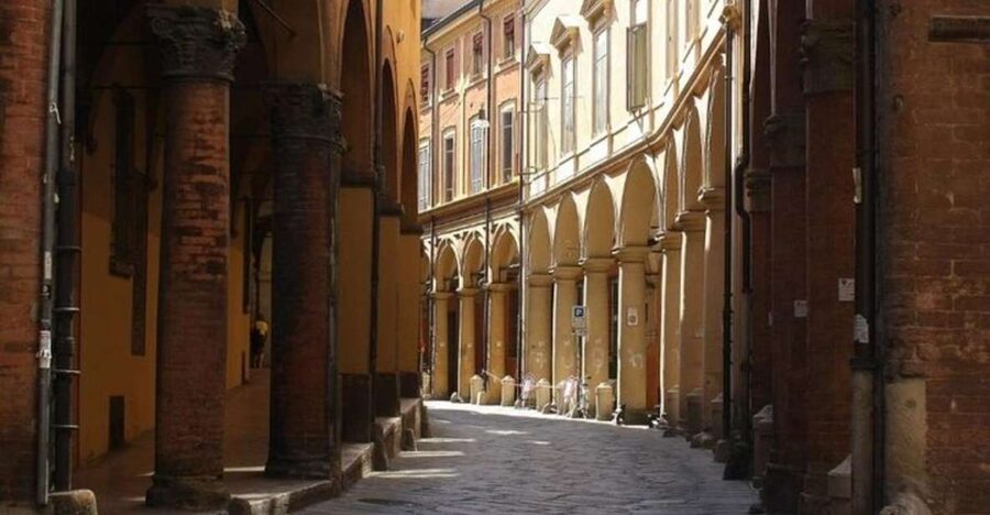 Bologna : Historic Center Walking Tour - Key points at a glance