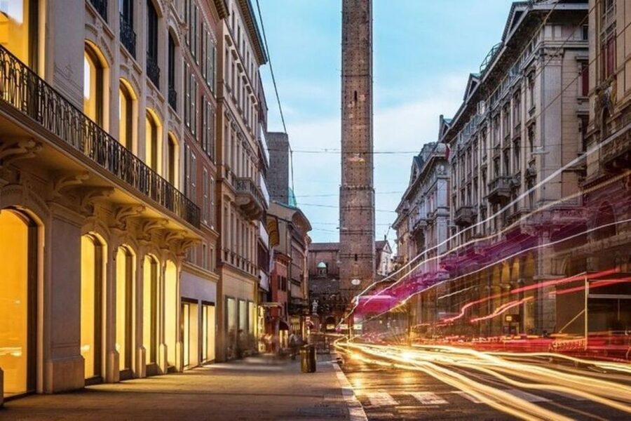 Bologna : Historic Center Walking Tour - Palazzo d’Accursio and the civic heart