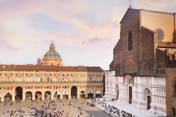 Bologna historical art walking tour with hidden gems and tastings - Why Bologna makes such a good walking-tour subject