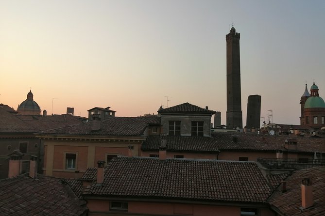 Bologna historical art walking tour with hidden gems and tastings - The Quadrilatero: food history in narrow market lanes