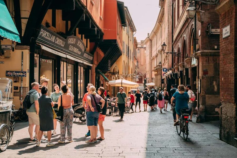 Bologna: Small-Group Tour with the Historic Archiginnasio - Starting at Piazza Maggiore with Bologna’s big civic sights