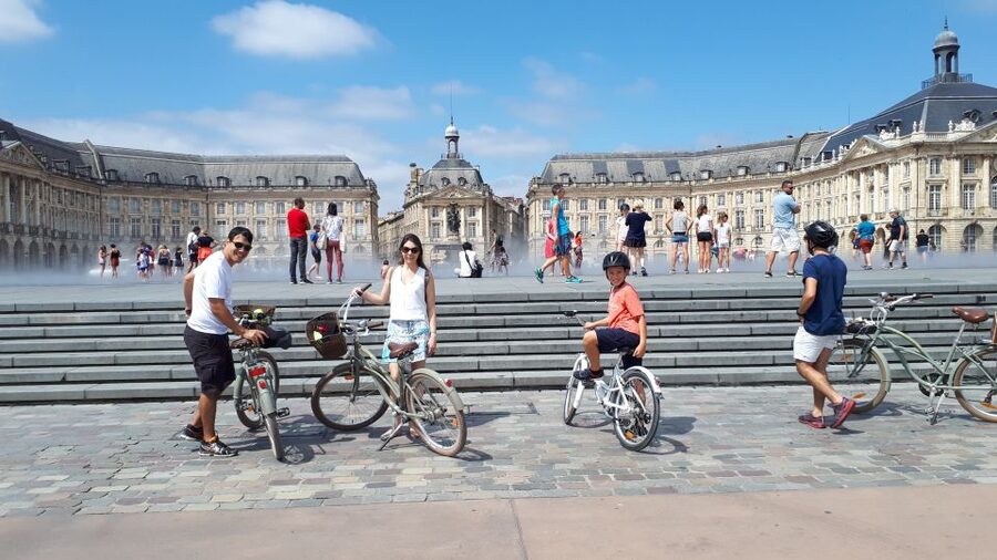 Bordeaux: Top Landmarks & Historic Bike Tour - Jardin Public and the local treat