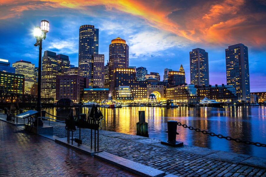 Boston: Haunted Pub Crawl of Historic Pubs and Taverns - Starting beside Faneuil Hall with Samuel Adams