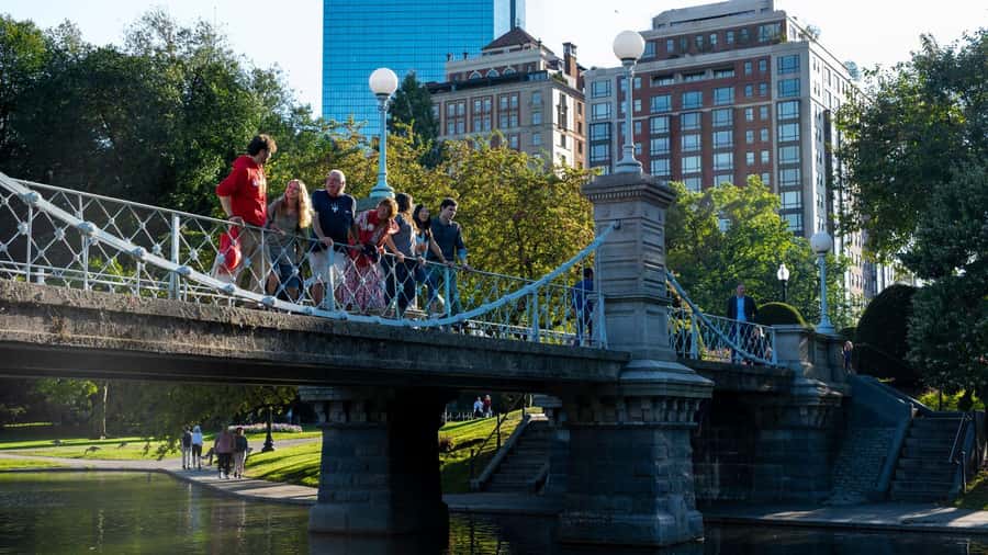 Boston History & Highlights Tour: From Revolution to Today - Finishing in the Boston Public Garden
