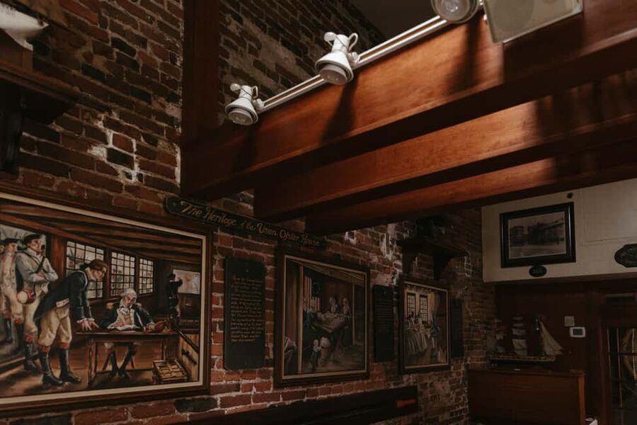 Boston: Ultimate Historic Food & Drink Tour - Lunch at the Union Oyster House