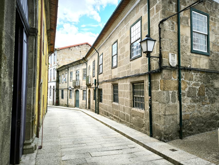 Braga & Guimarães Tour: Small Historical Group Tour - What the small group changes