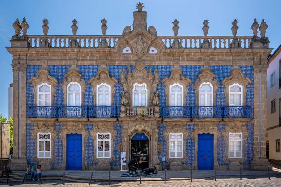 Braga: Private & Flexible Walking Tour in Historic Center - Braga Cathedral and Paço Square