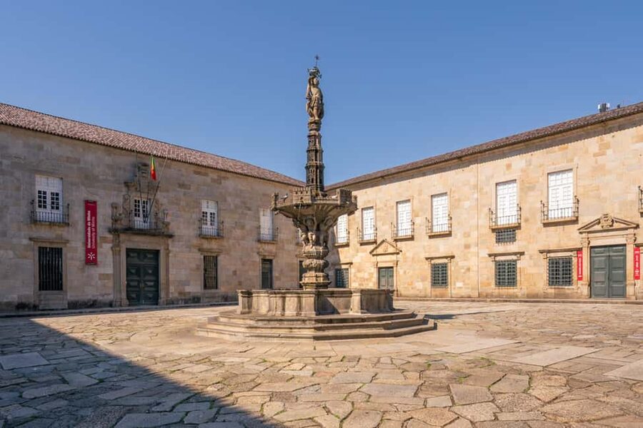 Braga: Private & Flexible Walking Tour in Historic Center - Donjon Tower, Crivos House, and Santa Bárbara Garden