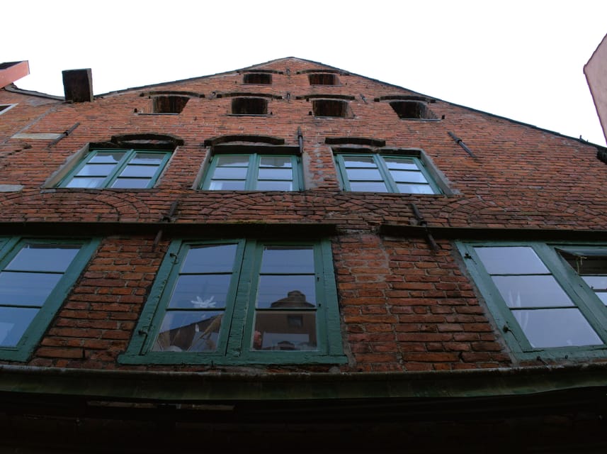 Bremen: Walking Tour of Historic Schnoor District - What the guides add to the experience