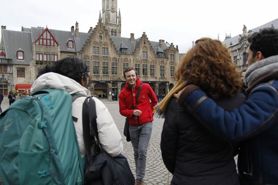 Bruges: History, Chocolate and Beer Walking Tour - Walking onward to Bourgogne des Flandres