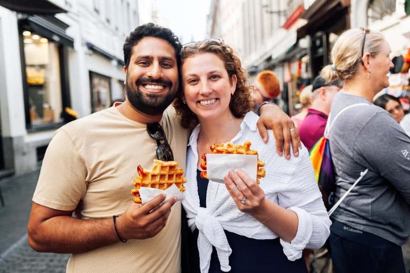 Brussels: Historical Tour with Chocolate & Waffle Tasting - Meeting at Grand Place and finding the group
