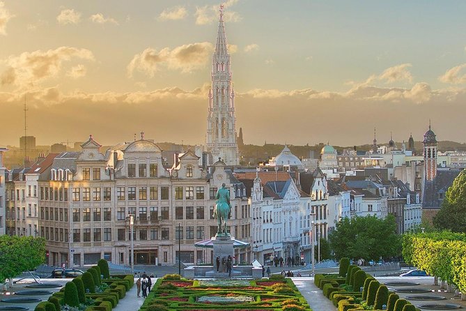 Brussels: Historical Walking Tour with Chocolate & Waffle Tasting - Gabrielle Petit and the cost of courage