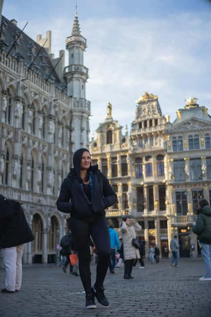 Brussels on Foot: Historic Center with a Local Guide in 2 hours - Manneken Pis and his two unusual companions