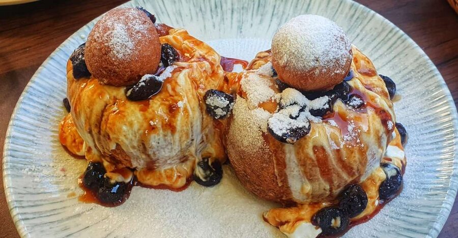 Bucharest: Sweet Delights History and Desserts Walking Tour - Old Town, medieval stories, and papanasi