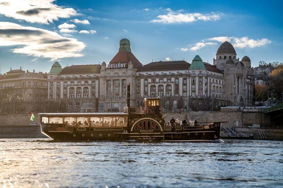 Budapest: Historic Cruise with Welcome Drink - Margaret Bridge and the Buda panorama
