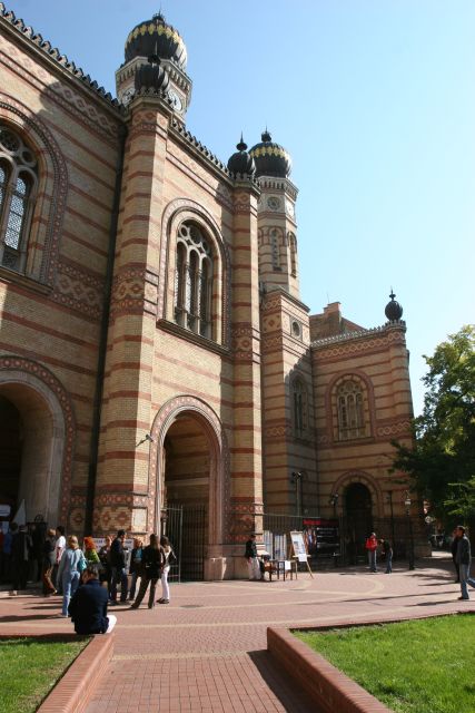 Budapest: Jewish Heritage Guided Tour with Synagogue Ticket - Two hours or four hours?