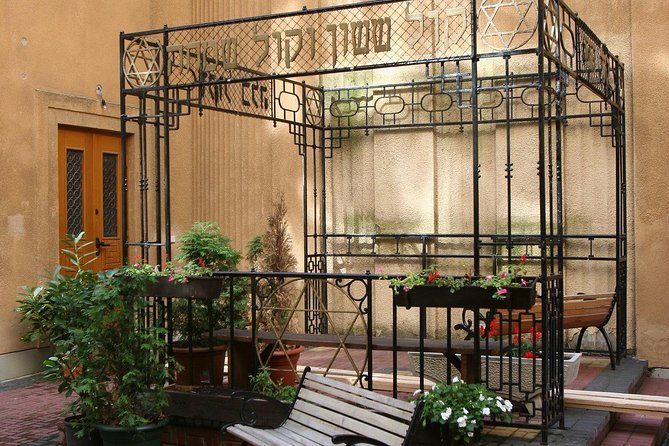 Budapest Jewish Heritage Memorial Walking Tour & Synagogue Entry - Guide quality is the main reason to book