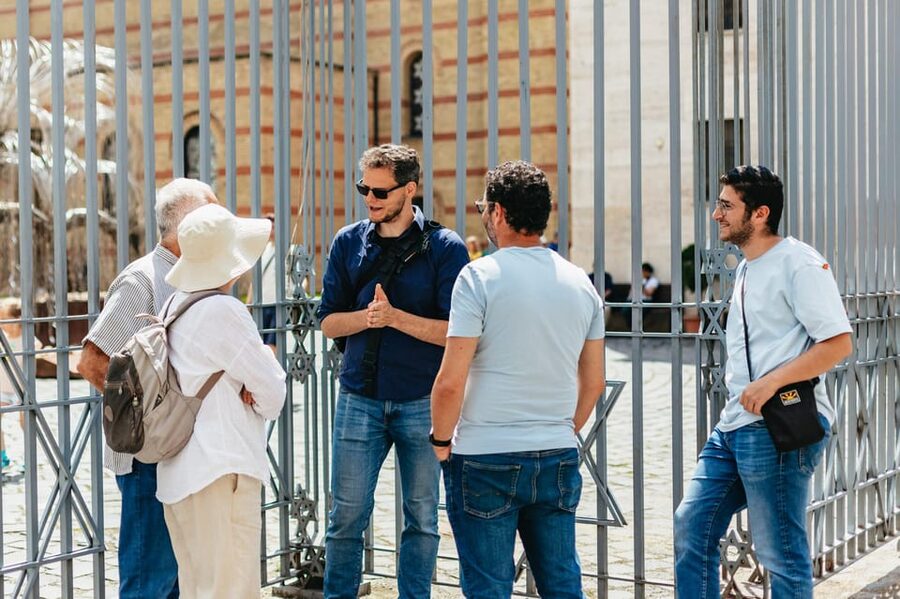 Budapest: Jewish History Guided Walking Tour with Historian - Three synagogues, three traditions, and one important limitation