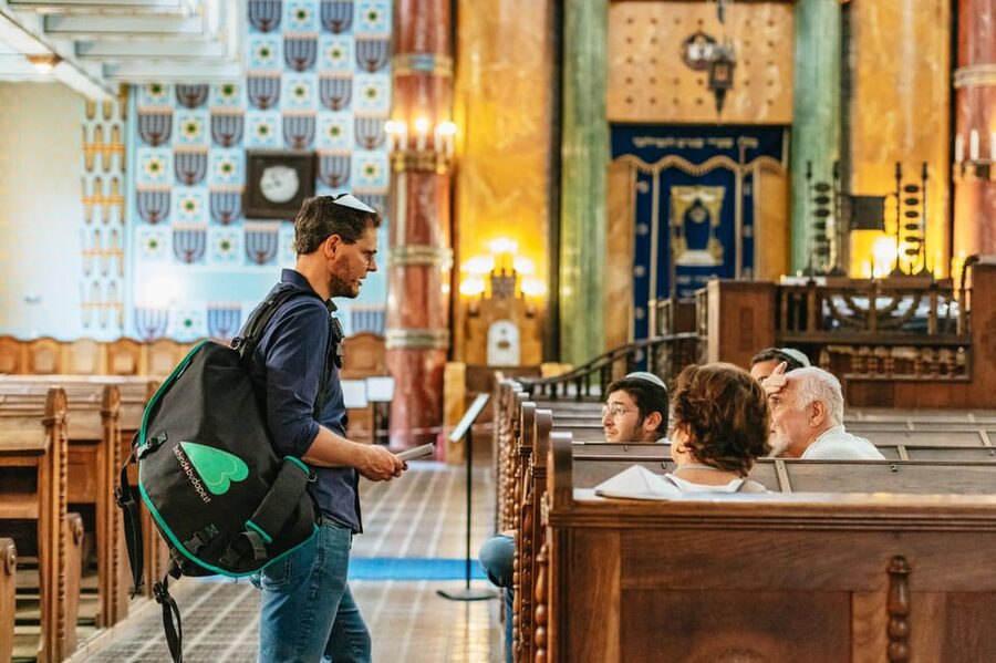 Budapest: Jewish History Guided Walking Tour with Historian - Walking the former Ghetto