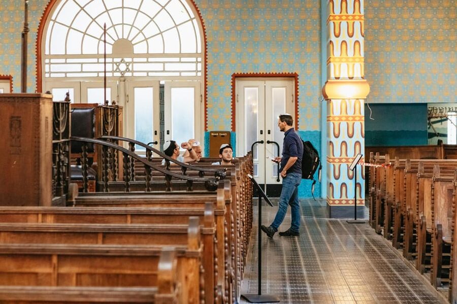Budapest: Jewish History Guided Walking Tour with Historian - Flódni and the final café stop