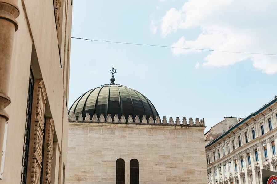 Budapest: Jewish History Guided Walking Tour with Historian - How the guides shape the experience