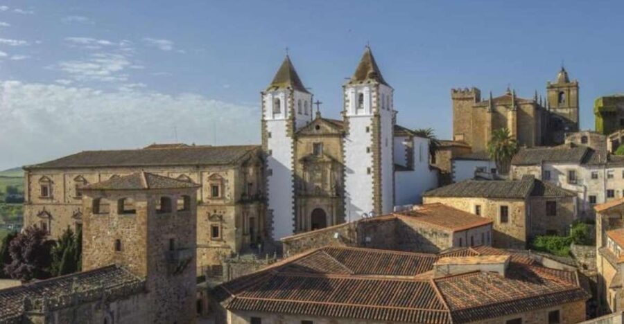 Caceres: Highlights, History and Jewish Quarter Walking Tour - Carvajal Palace and Cáceres’ medieval core
