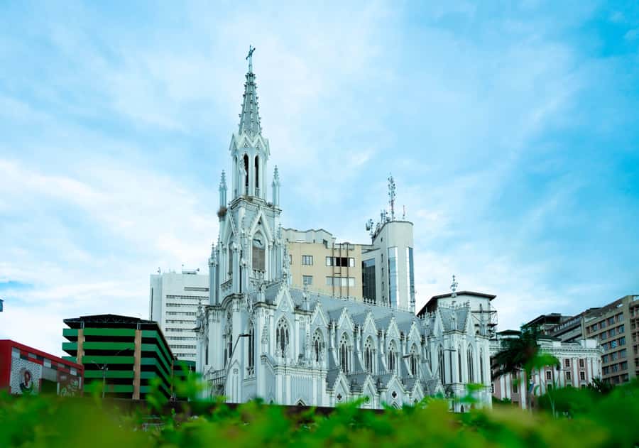 Cali: Walking tour of the historic center - Parks, squares, theaters, and public life