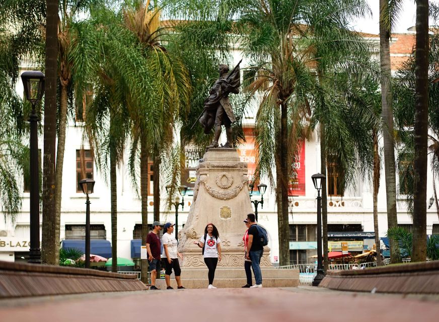 Cali: Walking tour of the historic center - Preparing for sun, rain, and long walks