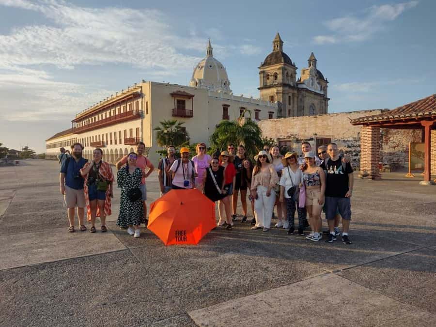 Cartagena: Historic Center and Getsemaní Shared Walking Tour - Key points at a glance