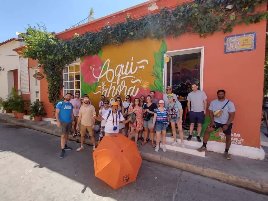 Cartagena: Historic Center and Getsemaní Shared Walking Tour - Museums, art, emeralds, and the city’s public face