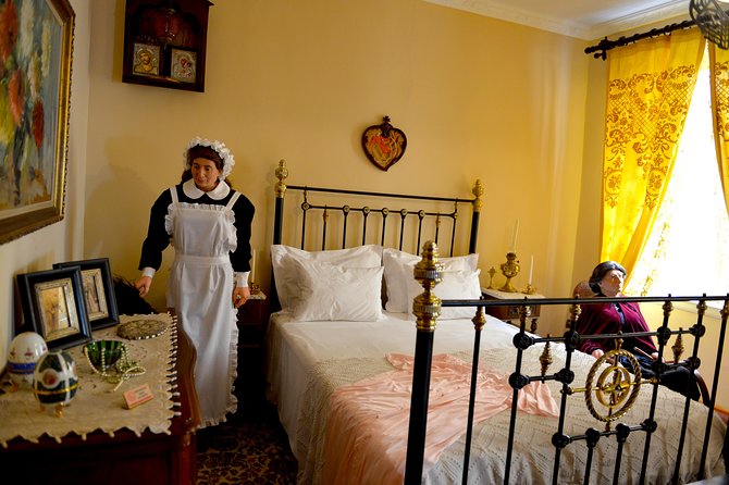 Casa Parlante Historical Museum Tour in Corfu - Entering a noble home near Spianada Square
