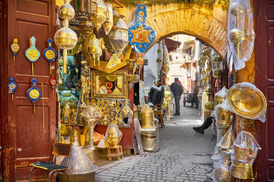 Casablanca to Fez: Scenic & Historical Day Trip with Lunch - Tanneries, fountains, and the working Medina