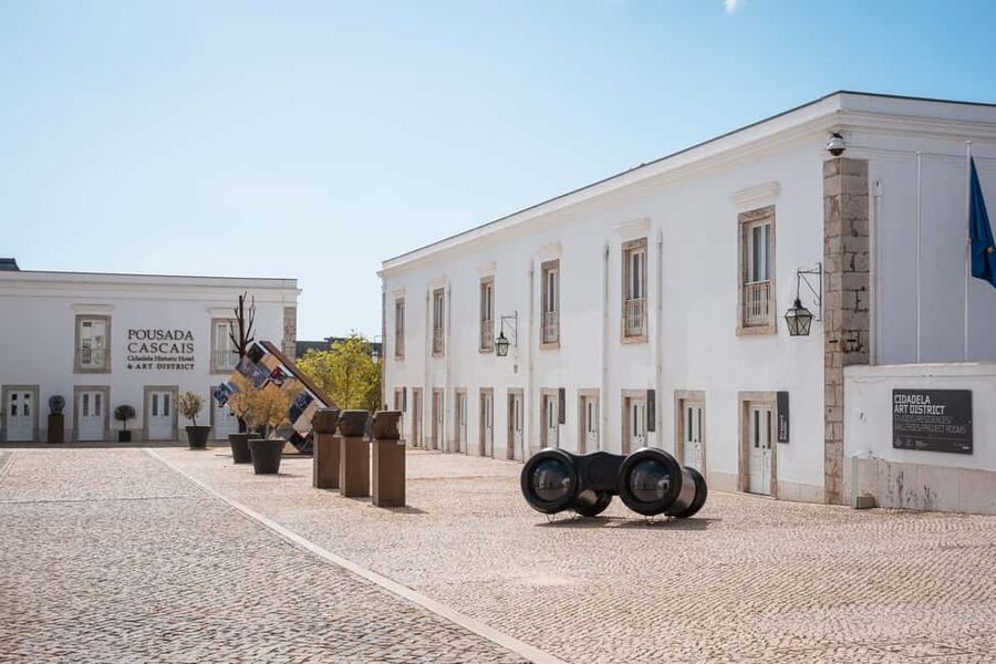 Cascais: Private & Flexible Walking Tour in Historic Center - The Walkbox app and WhatsApp support