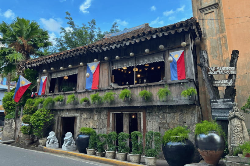 Cebu: Exploring Cebu City's rich history and Uphill Tour - Lunch at House of Lechon