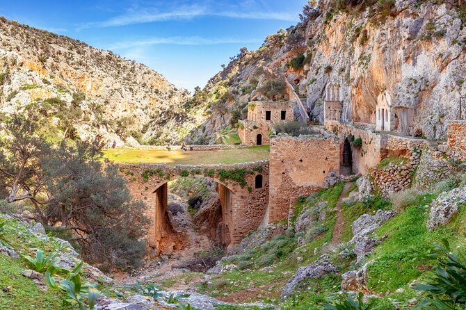 Chania: Hiking through History and Hidden Gems at Katholiko Bay - A private guide changes the pace