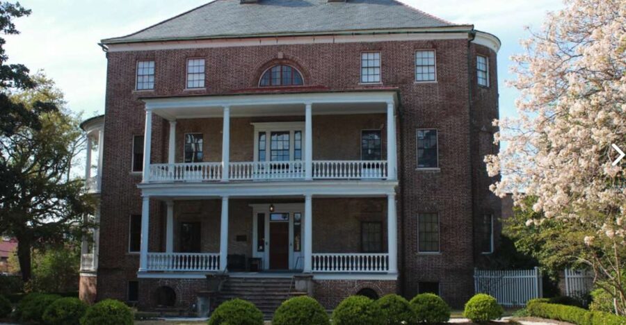Charleston: Historic City and Southern Mansion Combo Tour - Rainbow Row, churches, and the Old Market area