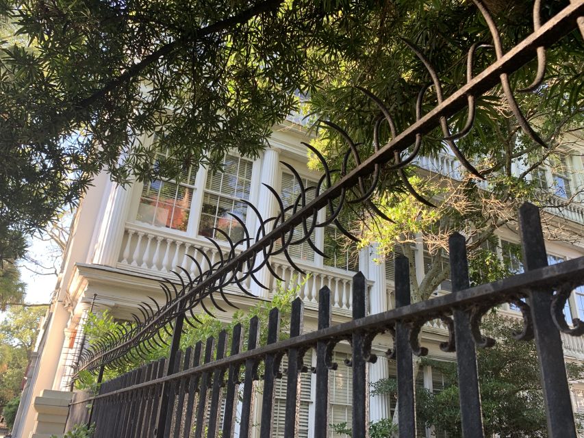 Charleston: Historical Walking Tour with Storytelling - East Bay Street, Rainbow Row, and the harbor