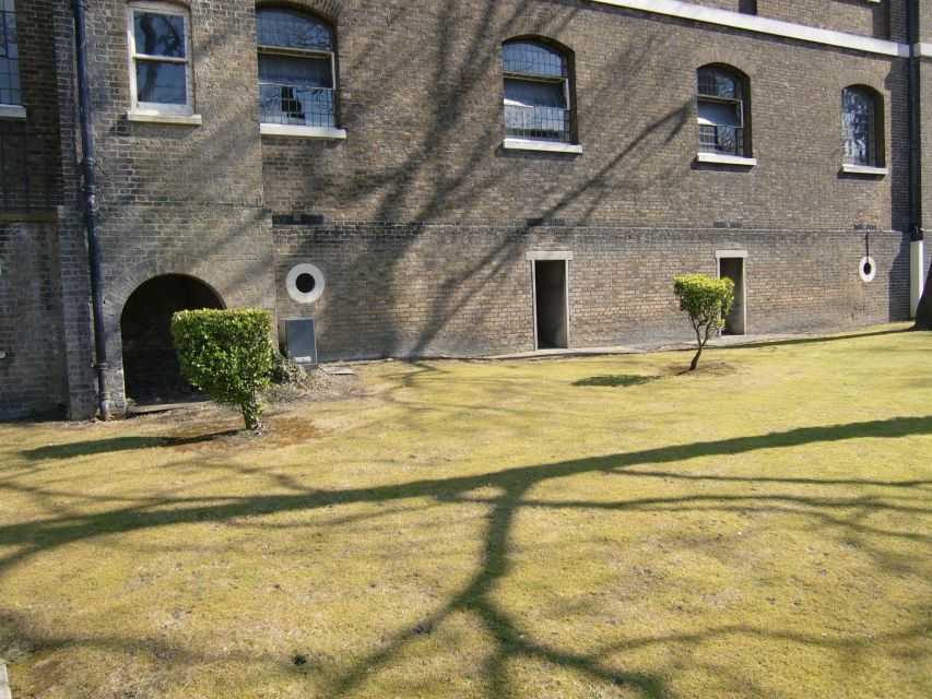 Chatham Historic Dockyard: Call the Midwife Tour - The guide is the real star of the walk