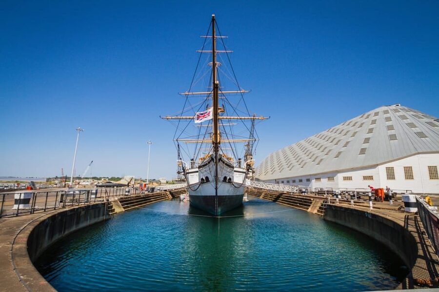 Chatham: The Historic Dockyard Chatham Annual Ticket - Taking the Bridge of a Second World War Destroyer
