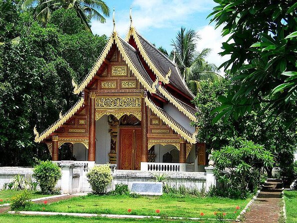 Chiang Mai: Historic Old City Bike Tour - Morning or Night - Tha Phae Gate and the first look at old Chiang Mai