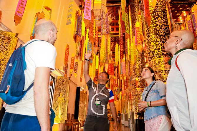 Chiang Mai: Historic Old City Bike Tour - Morning or Night - A local market and simple Thai tastes