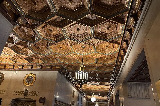 Chicago Architecture and True Crime Tour - Walking through the Loop, one story at a time